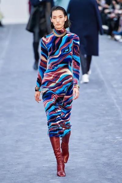 Look 15